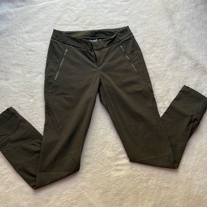 Athleta Sz 4 Wander Slim Pant Stretch Zipper Ankle Pockets